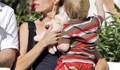 3岁女孩爆料爸爸视频,萌态十足引网友热议